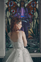 Load image into Gallery viewer, TITANIA